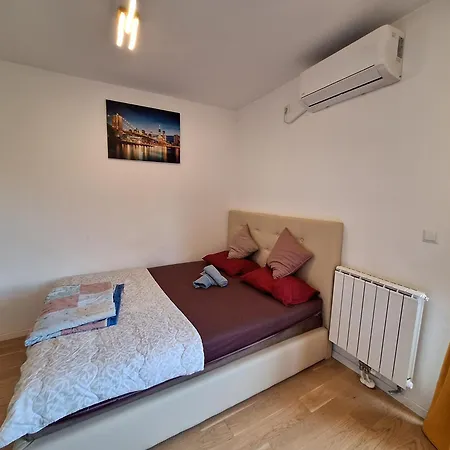 Sarah 3 Apartament *