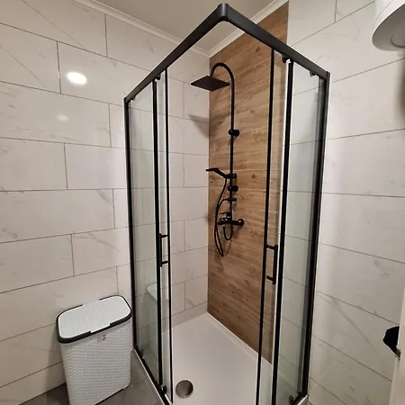 Sarah 3 * Tuzla