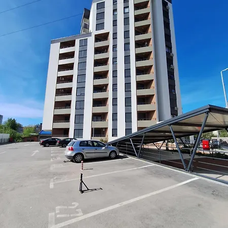 Sarah 3 Tuzla