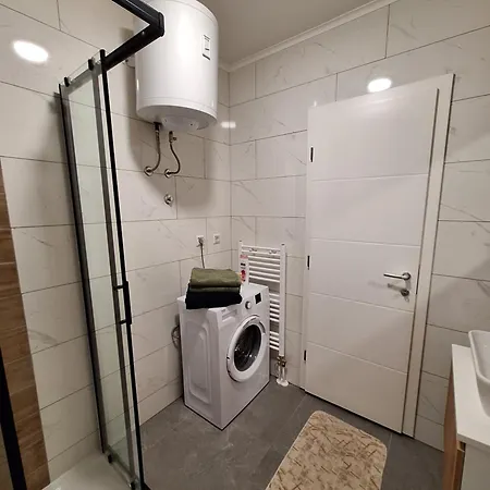 Apartman Sarah 3 *